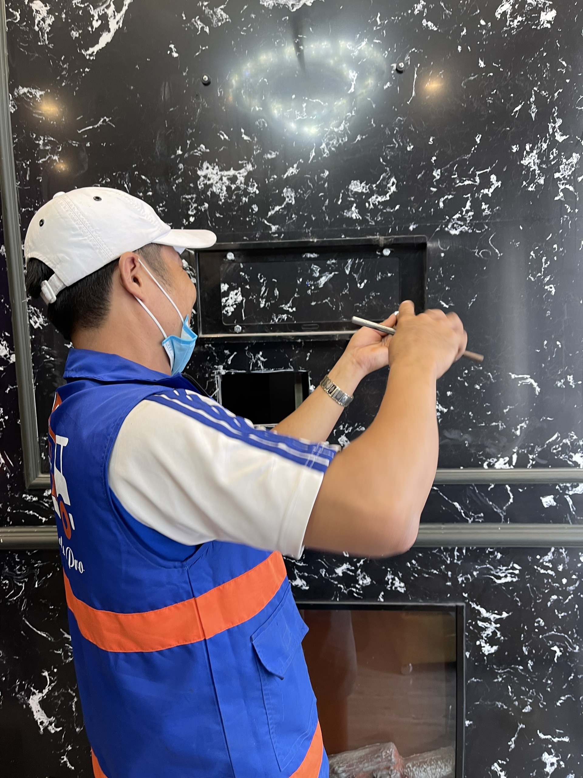 Furniture Disassembly and Assembly Service Hanoi Packers Movers