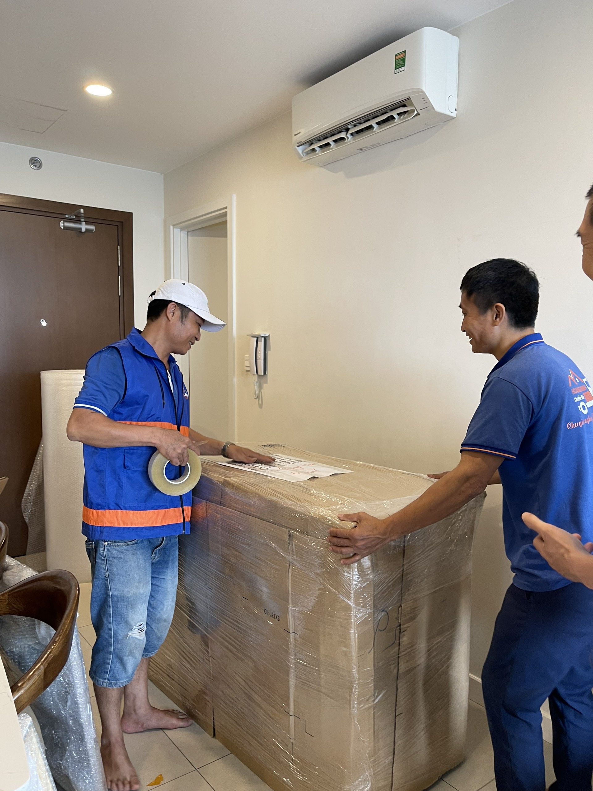 Wrapping Furniture and Moving Service to Ho Chi Minh 