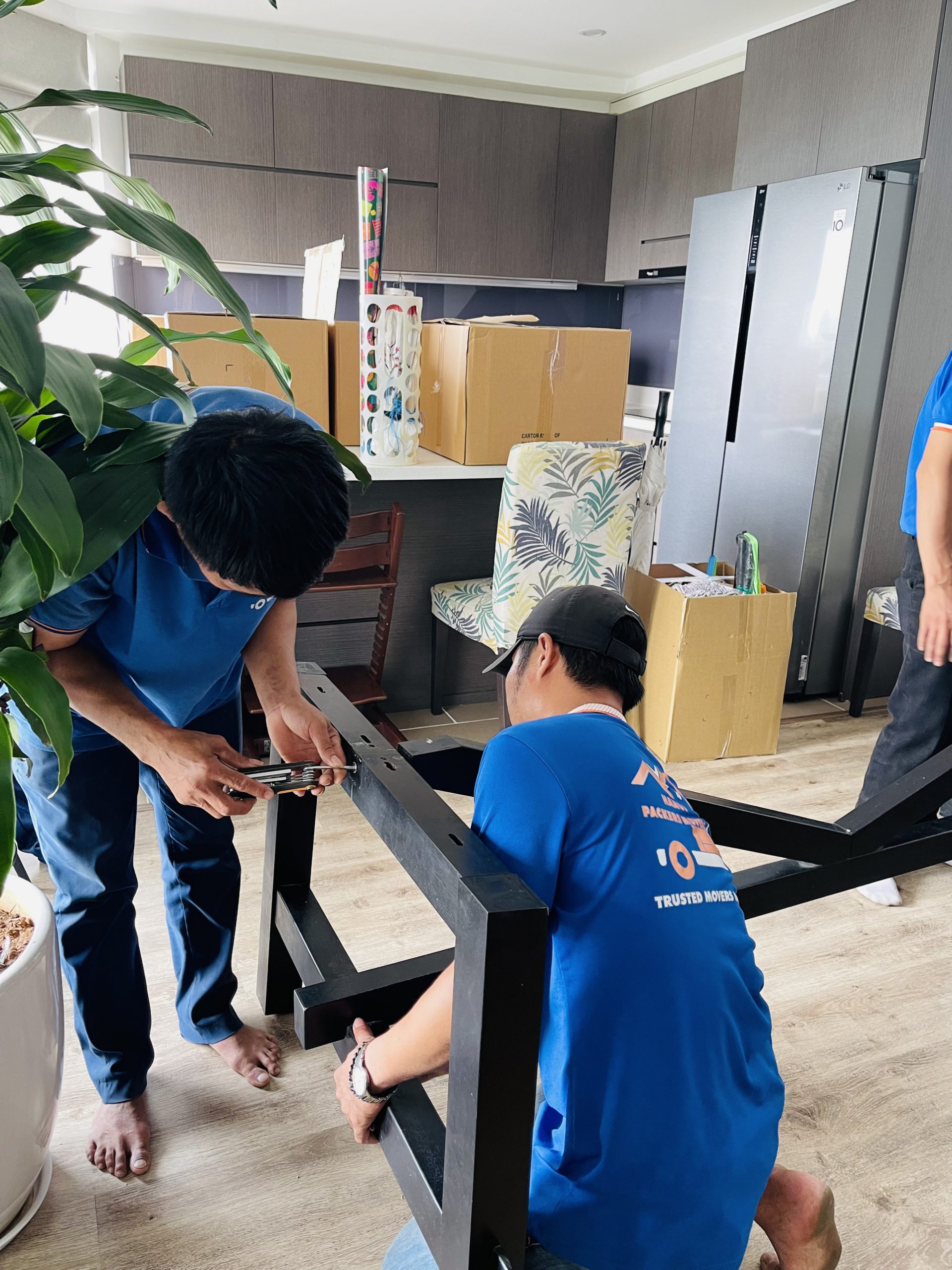 Dismantling and Assembly furniture by Hanoi Packers Movers 