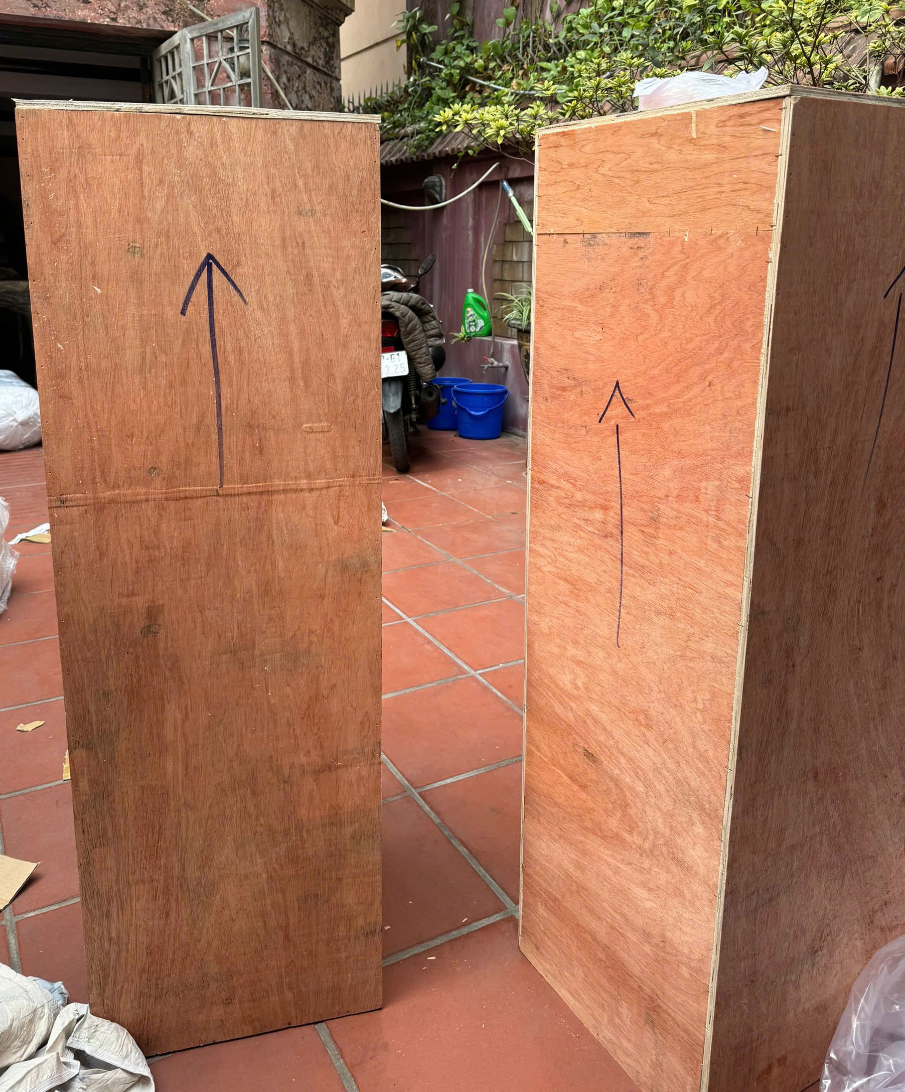 Wooden crate packing for fragile ceramics – safe relocation from Hanoi to Da Nang, Hoi An, Saigon