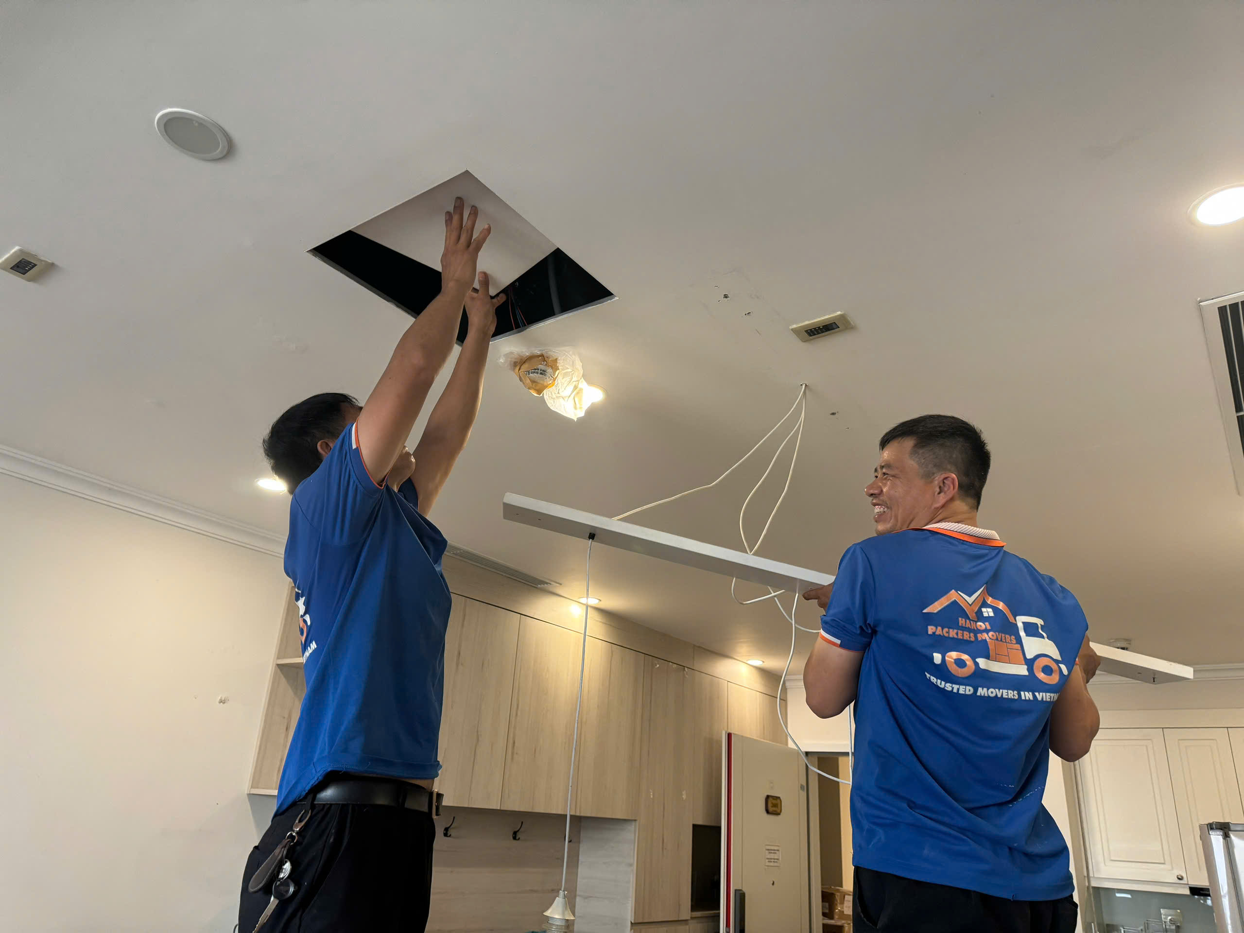 Furniture dismantling and reassembly during house moving from Ho Chi Minh City to Da Nang